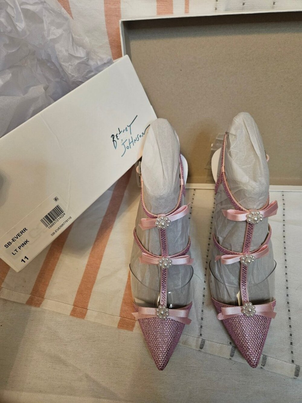 Sz 11- Betsey Johnson Everr Light Pink Rhinestone Bow Pearl Heels Size 11 NIB - Picture 2 of 8